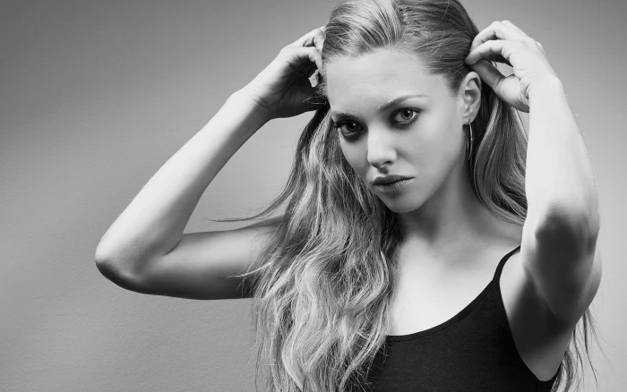 Amanda Seyfried celebrity actress monochrome women arms up 2k