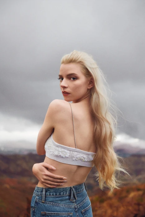 Anya Taylor Joy women actress blonde long hair outdoors