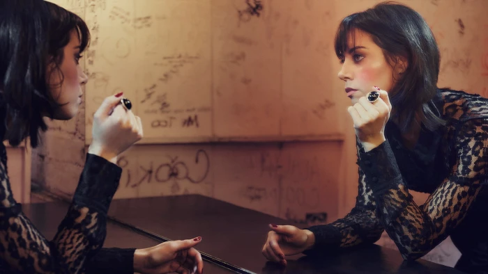 Aubrey Plaza actress women young adult indoors