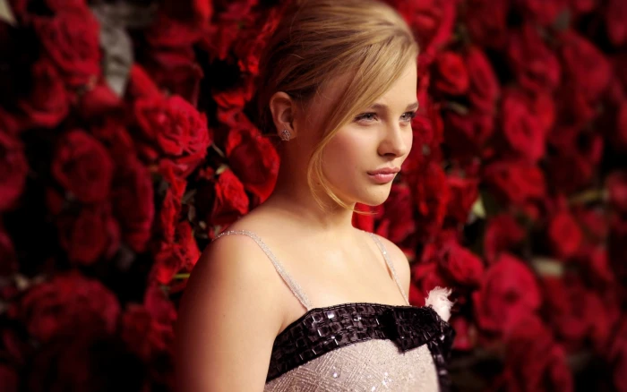 Chlo Grace Moretz blonde women actress celebrity flowers 2k