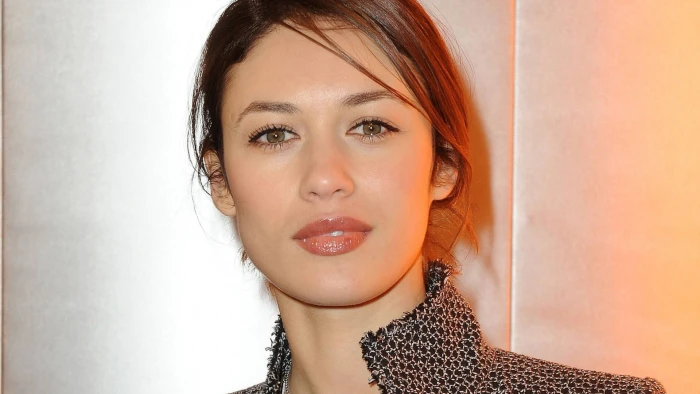 closeup brunette green eyes Olga Kurylenko face women 25