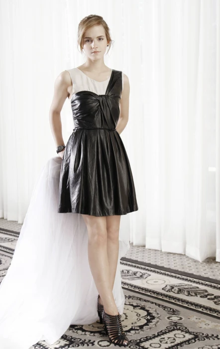 Emma Watson women actress celebrity dress fashion beauty 2k