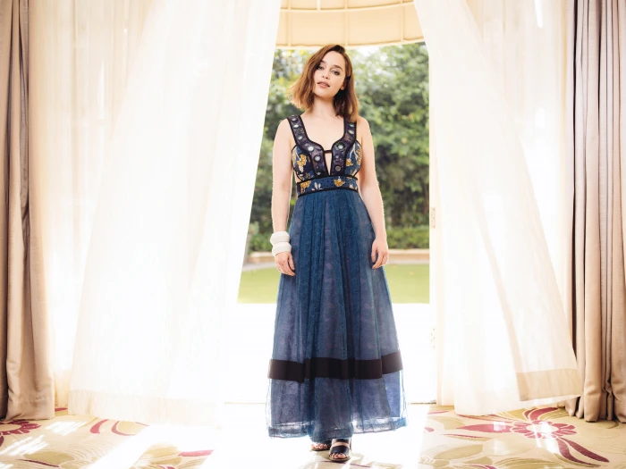 Emilia Clarke blue dress actress women 2k