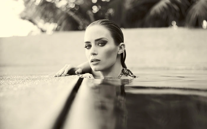 Emily Blunt actress depth of field looking at viewer 2k