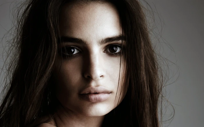 Emily Ratajkowski model actress closeup simple background 2k