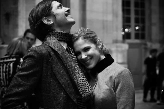 Hande Kodja actress monochrome couple two people young women 2k