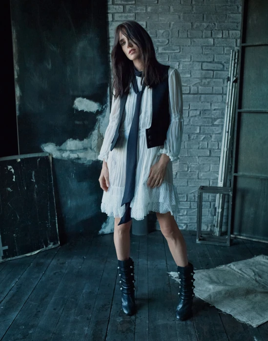 Jennifer Connelly actress brunette green eyes boots emotion