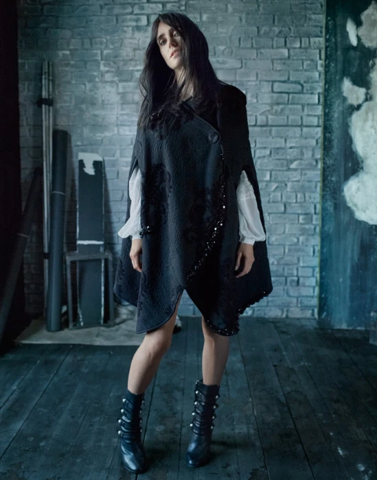 Jennifer Connelly actress brunette green eyes boots fashion