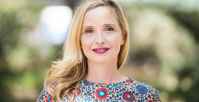 Julie Delpy French actress blonde green eyes pink lipstick 2k 4k 5k