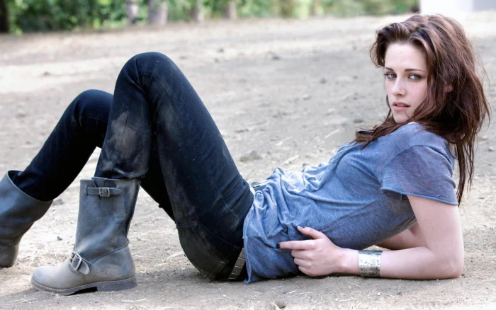 Kristen Stewart photo of Bell jeans boots actress