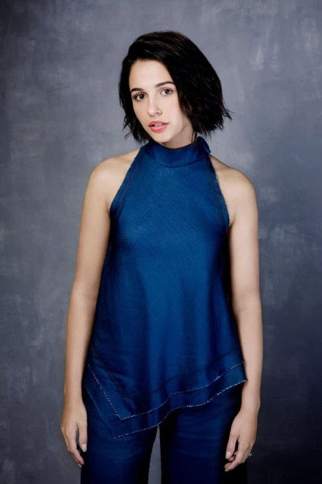 Naomi Scott women brunette short hair simple background