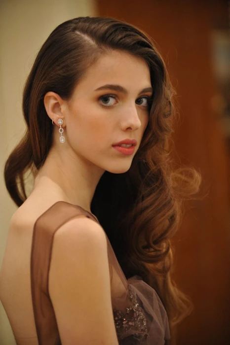 Margaret Qualley women actress young woman blue eyes long hair