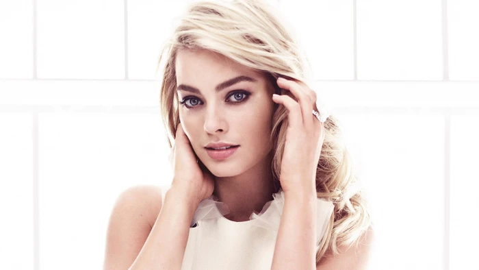 Margot Robbie actress celebrity blonde women blue eyes