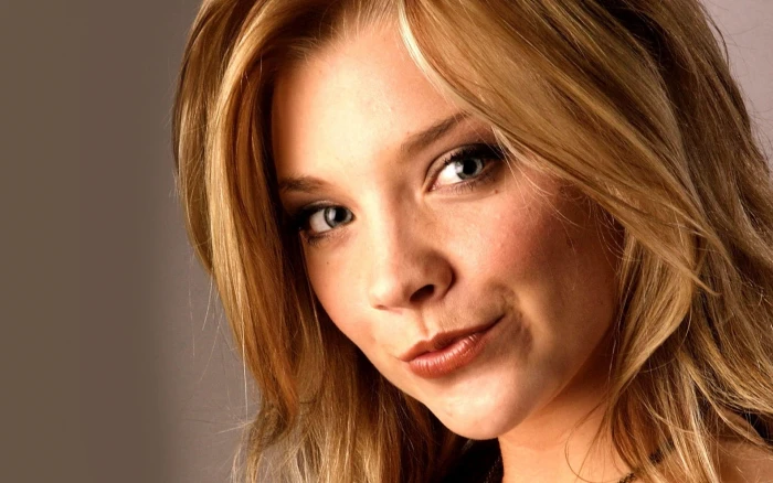 Natalie Dormer looking at viewer smirk actress