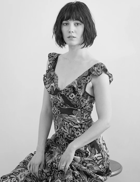 Mary Elizabeth Winstead celebrity brunette monochrome looking at viewer