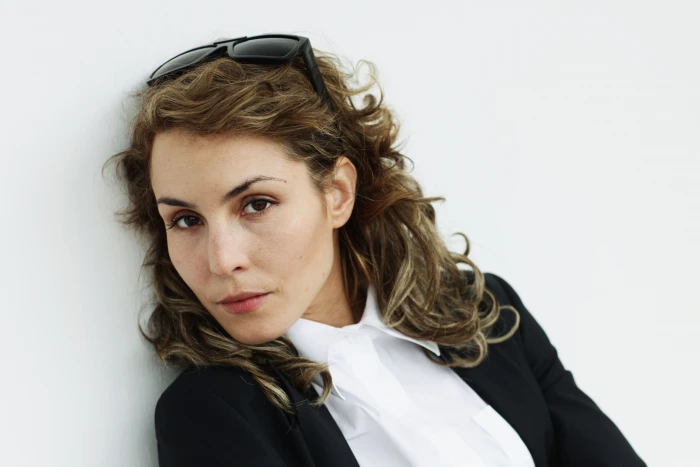 Noomi Rapace actress brunette brown eyes white shirt sunglasses 2k 4k 5k