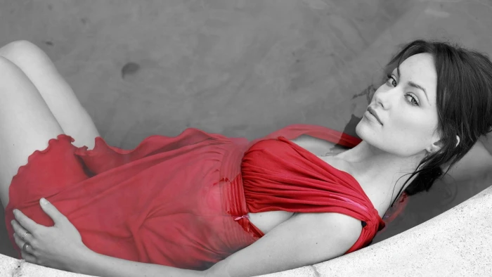 Olivia Wilde Black and Red actress pose beautiful 2k