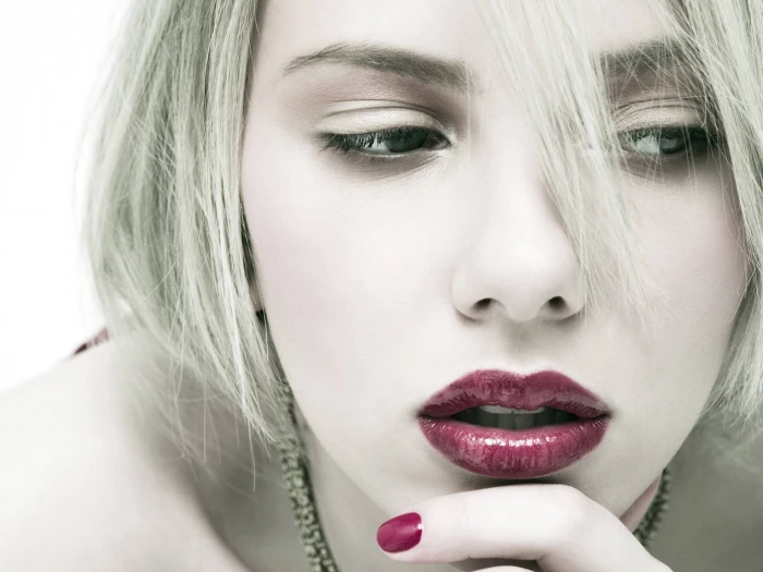 Scarlett Johansson women face painted nails lipstick makeup