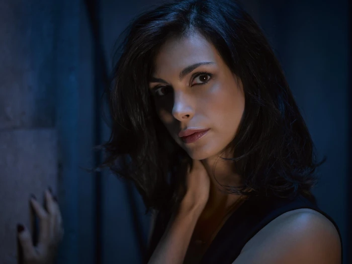 shallow focus of woman women Morena Baccarin actress dark hair 2k