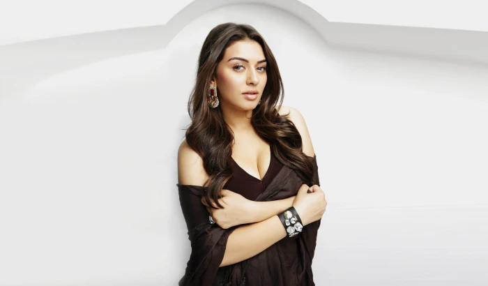 woman in black cold shoulder top Hansika Motwani Actress Telugu 2k