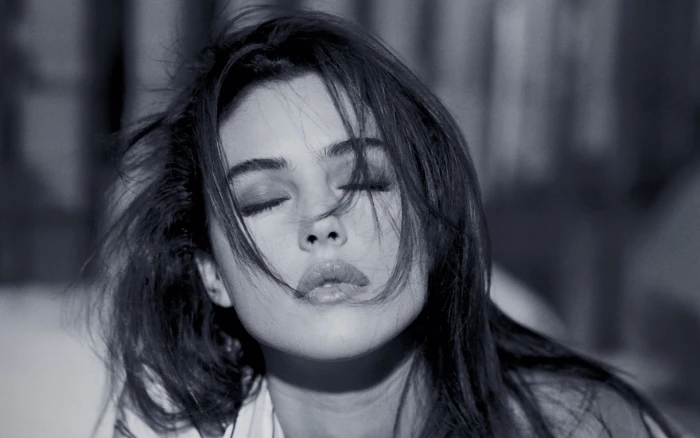 woman's face monica bellucci actress brunette bw people