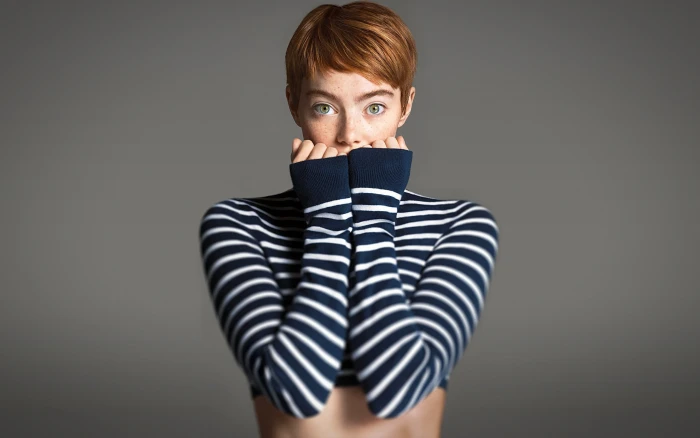women covering face Emma Stone actress short hair studio shot 2k
