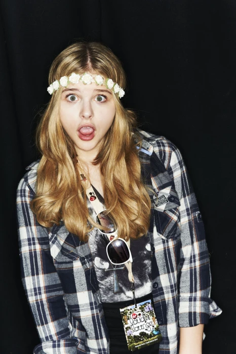 women's black and white plaid dress shirt Chlo Grace Moretz 2k