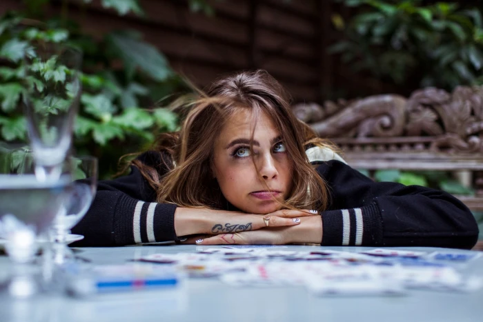 women's black top Cara Delevingne actress celebrity blonde 2k