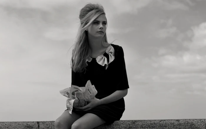 women's elbow sleeved dress model blonde Cara Delevingne actress 2k