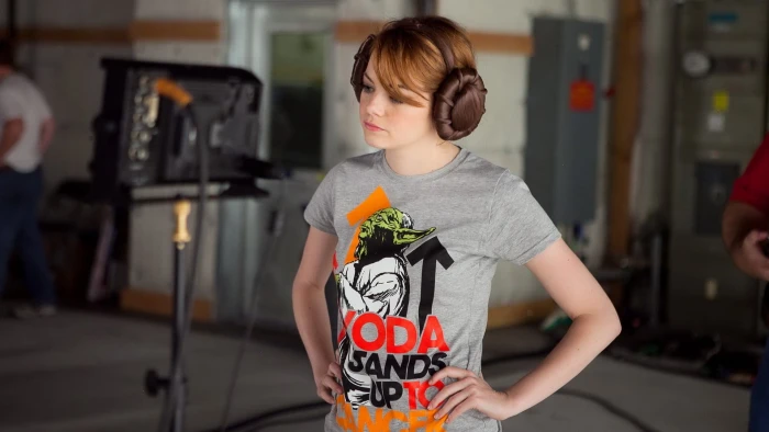 women's gray crew neck t shirt Emma Stone Star Wars Yoda Leia Organa