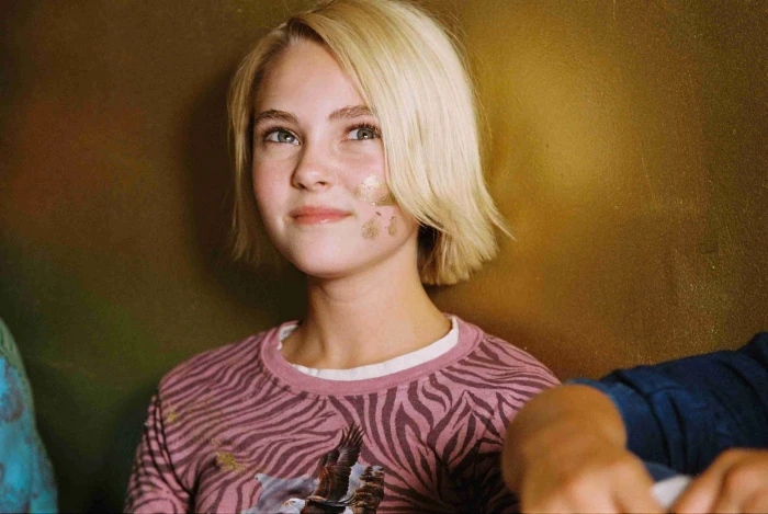 women's pink zebra print crew neck shirt AnnaSophia Robb Bridge to Terabithia 2k