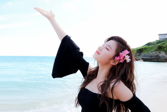 Twice K pop singer women lagune sunlight Sana Asian