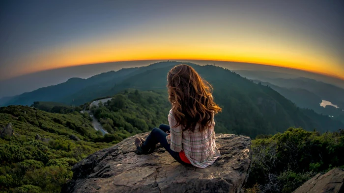 women's white long sleeved shirt and blue jeans model panorama 2k