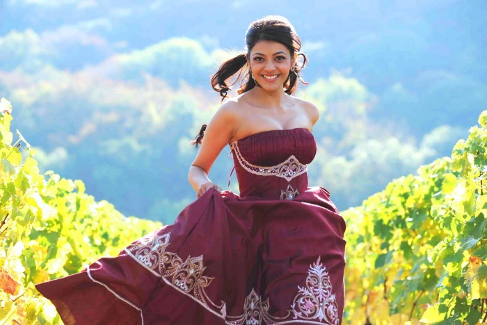 Kajal Agarwal In Darling Movies women's maroon and white tube long dress 2k