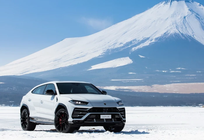 lamborghini urus snow winter cold temperature mountain 2k