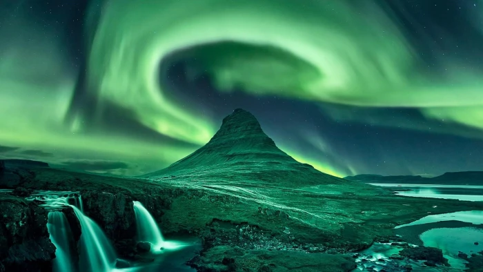 northern lights aurora borealis kirkjufell grundarfjorour 2k