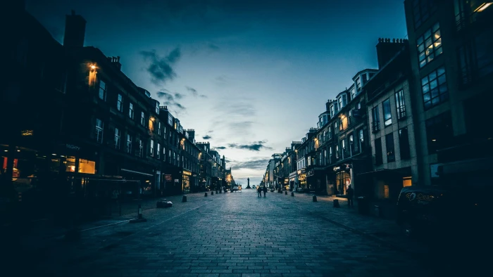city landscape Edinburgh Scotland street statue pavements 2k
