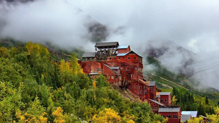 alaska mountainside fog kennecott mountain village misty 2k