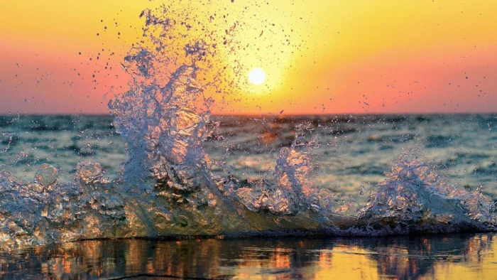 wave water waterdrops sunset sky horizon shore beach 2k
