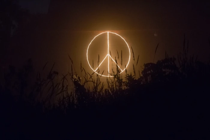 Peace sign logo neon signage wallpaper light qgrass 2k 4k 5k