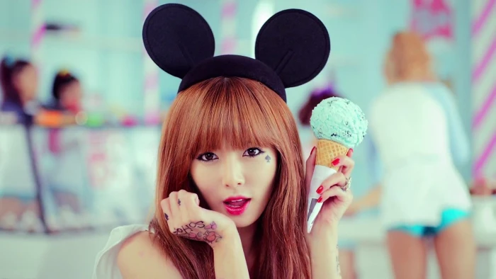Hyuna hair band redhead red lipstick K pop Korean singer 2k
