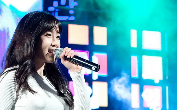 korean girl group one person adult women young side view