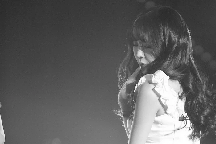 korean girl group one person hairstyle women long hair