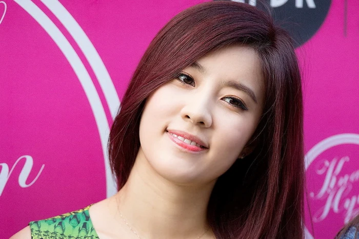 korean girl group one person headshot portrait pink color