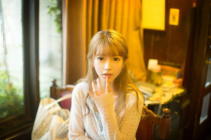 women s white long sleeved shirt Yurisa Chan Korean model 2k