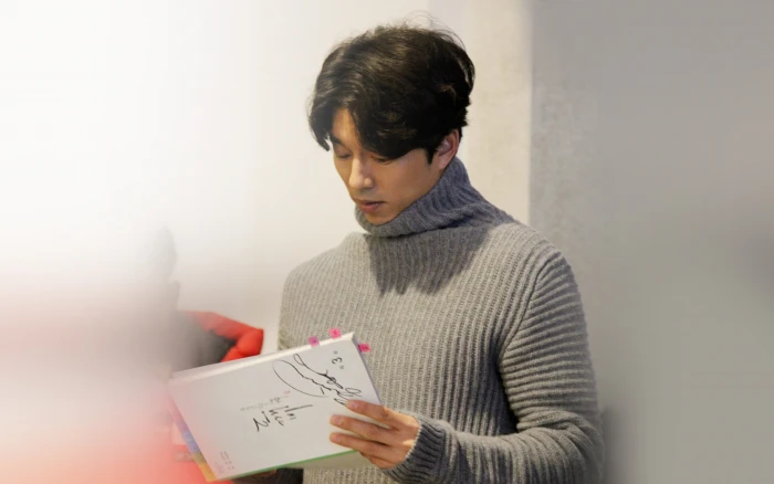 gongyoo korean actor film boy one person holding activity 2k 4k