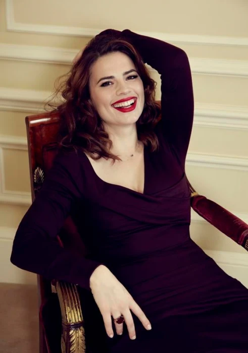 Red lips bright smile hayley atwell actress hollywood celebrity