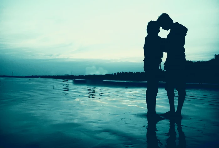 silhouette photo of couple siluets romantic beach blue horizon 2k 4k 5k