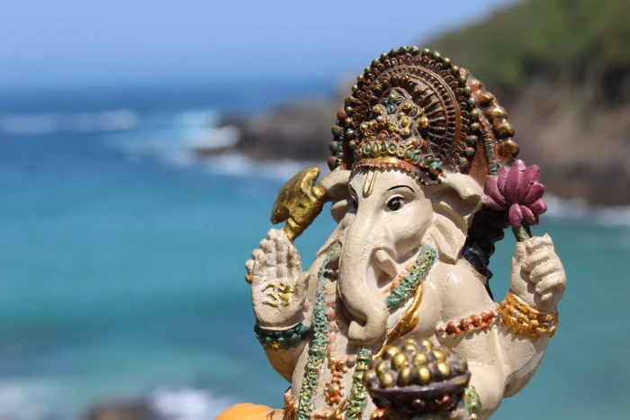 ganesha beach nature statue hindu water focus on foreground 2k 4k 5k