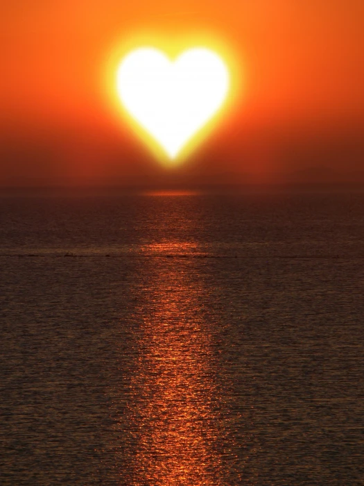 heart shaped sun over body or water background texture love 2k